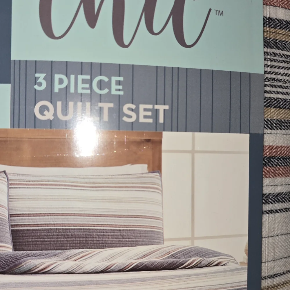 NWT!  Retro Chic Quilt Set King 3 Piece 